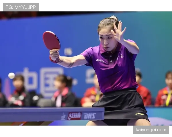 刘诗雯训练完顺手拎了杯奶茶，这自律和放纵的平衡感谁懂啊