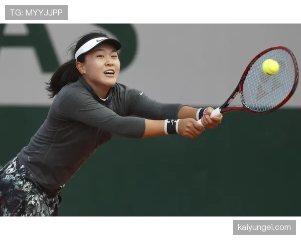 朱琳球场一本正经，机场拎的一堆名牌把我贫穷感提升到专业级